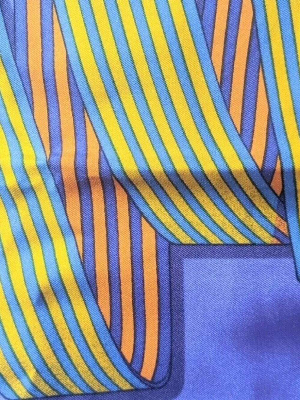 Like New Vintage HERMES Scarf - Picture 5 of 8